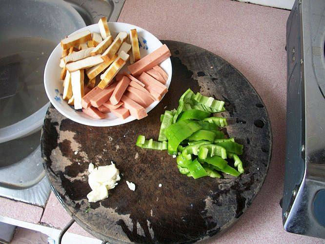 辣椒炒豆干步骤2