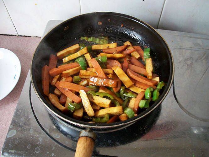 辣椒炒豆干步骤6