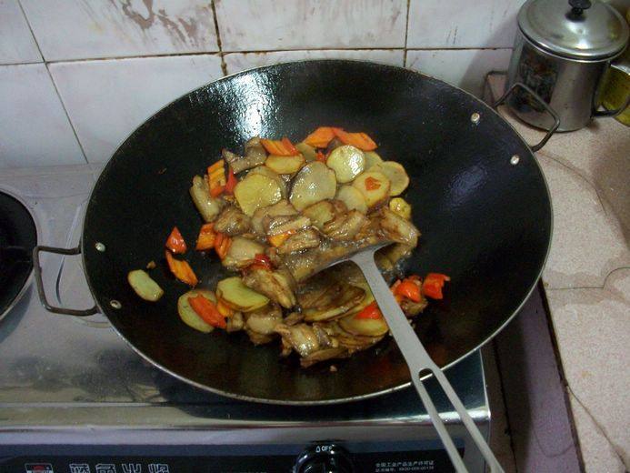 土豆炒肉步骤6