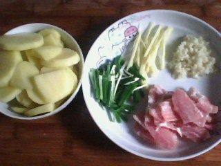 滑肉土豆片步骤2