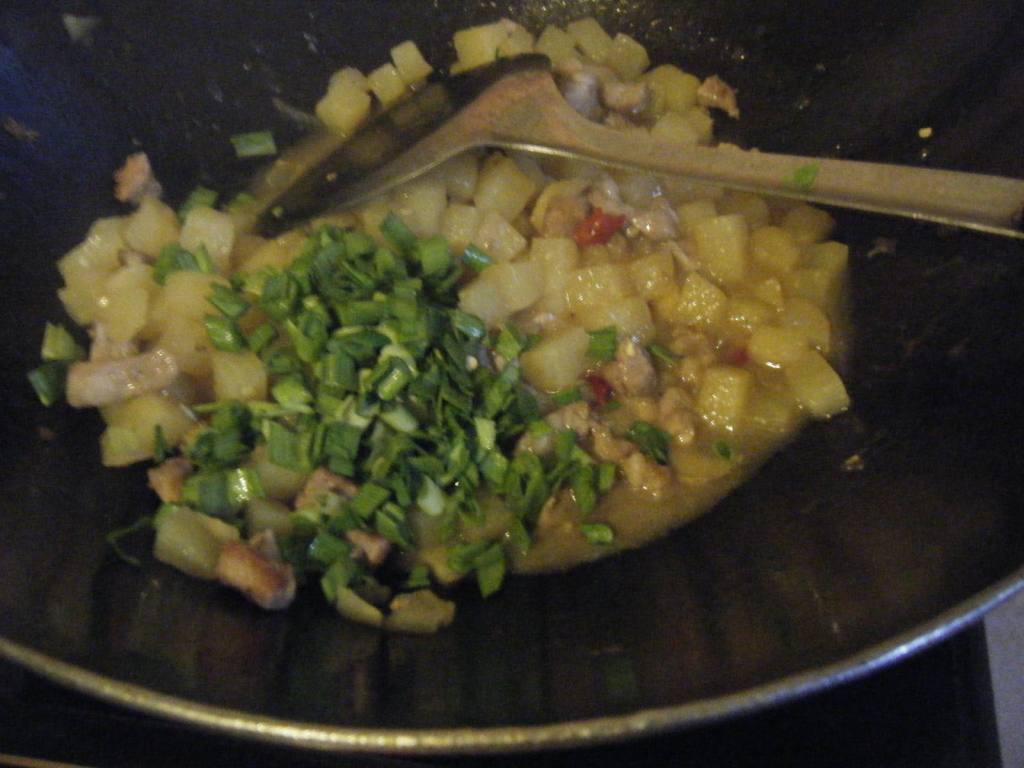 土豆丁炒肉丁步骤5
