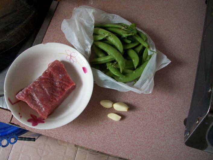豌豆荚炒牛肉步骤1