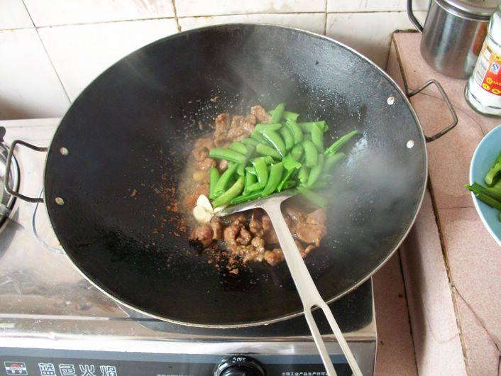豌豆荚炒牛肉步骤6