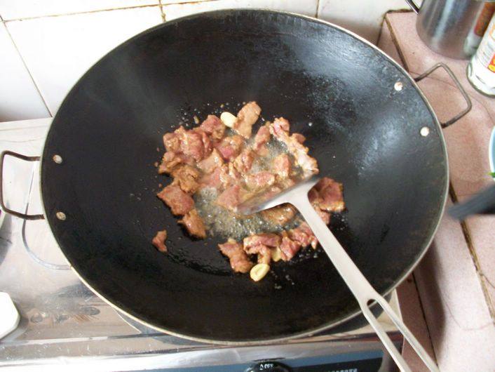 豌豆荚炒牛肉步骤5
