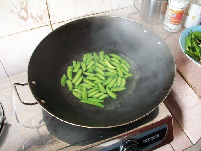 豌豆荚炒牛肉步骤4