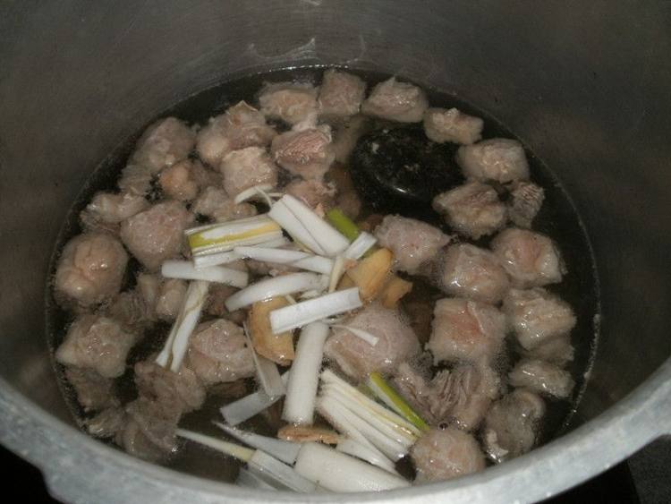 牛肉炖土豆柿子步骤4