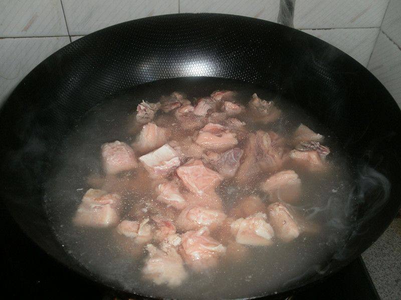 牛肉炖土豆柿子步骤3