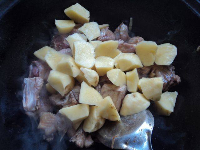 鸡炒土豆块步骤4
