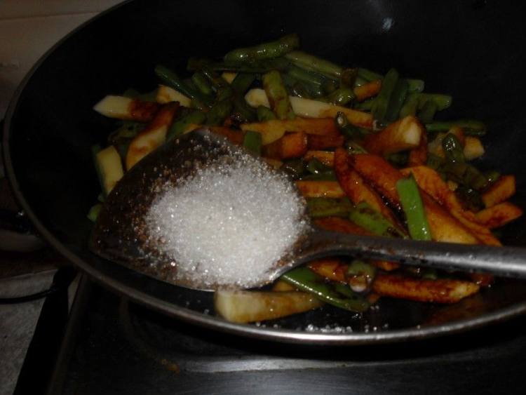 刀豆炒土豆步骤5