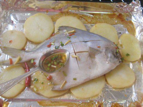 土豆烤鲳鱼步骤9
