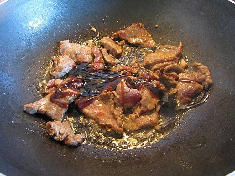 九层塔菠萝炒牛肉步骤3