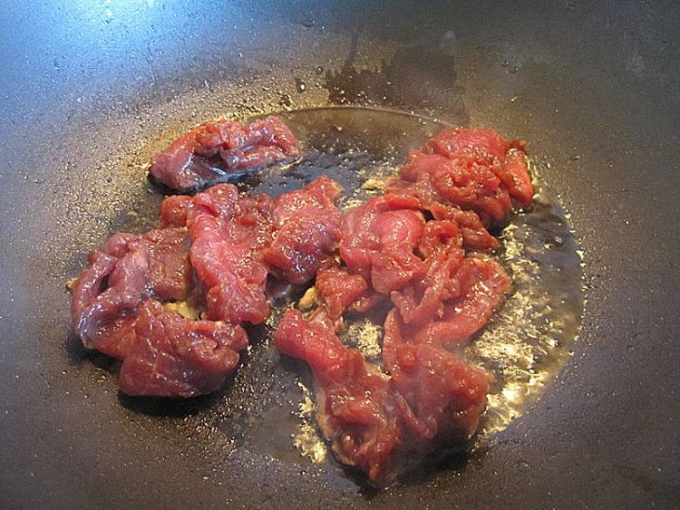 九层塔菠萝炒牛肉步骤2