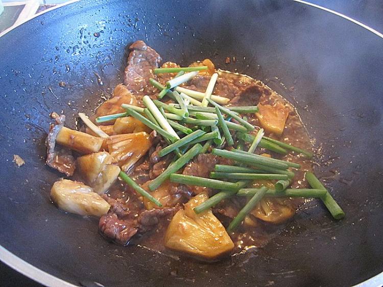 九层塔菠萝炒牛肉步骤5