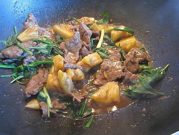 九层塔菠萝炒牛肉步骤7