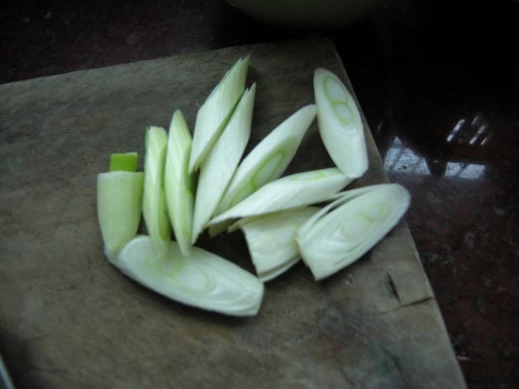牛肉炒荷兰豆步骤1