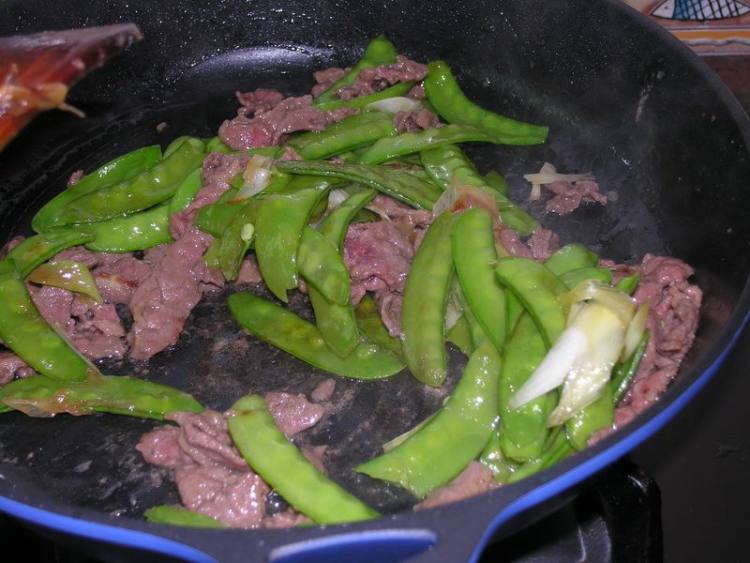 牛肉炒荷兰豆步骤8