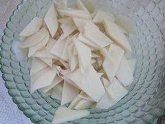 榛蘑土豆片步骤2