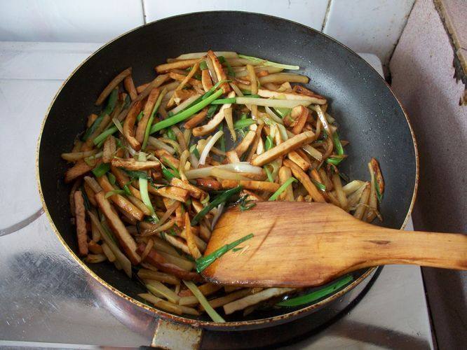 土豆炒香干步骤8