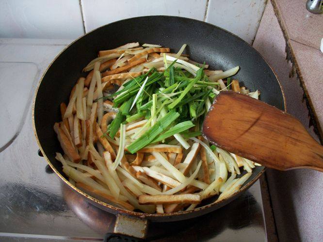 土豆炒香干步骤6