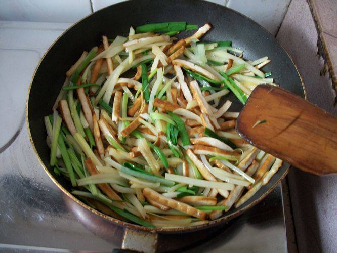 土豆炒香干步骤7