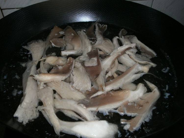 鲜蘑肉片步骤3