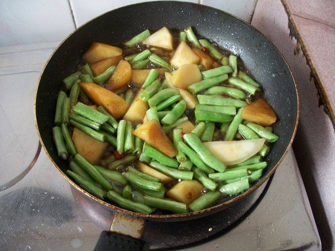 土豆烧四季豆步骤5