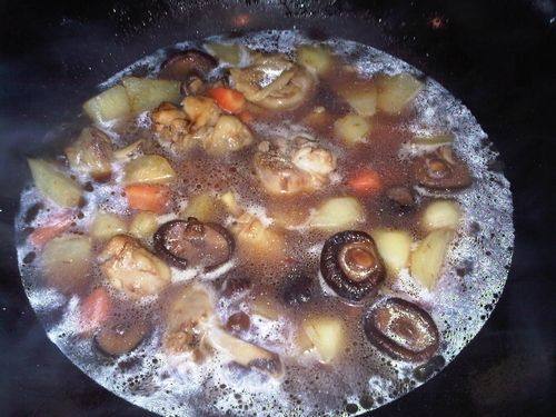 香菇土豆烧鸡腿步骤4
