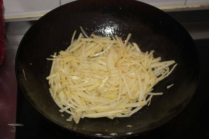 彩椒炒土豆丝步骤5