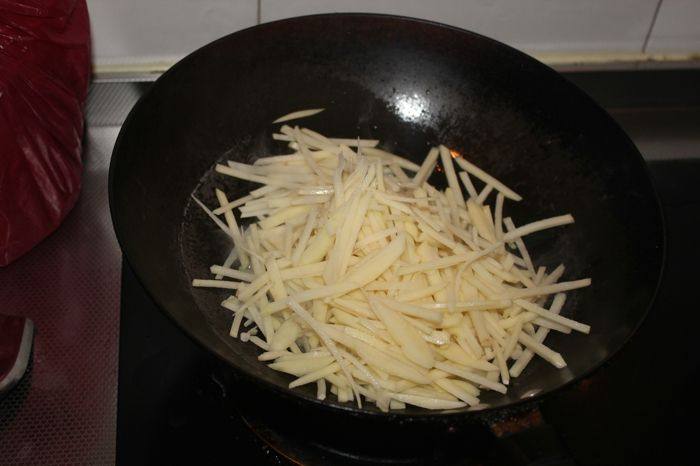 彩椒炒土豆丝步骤4