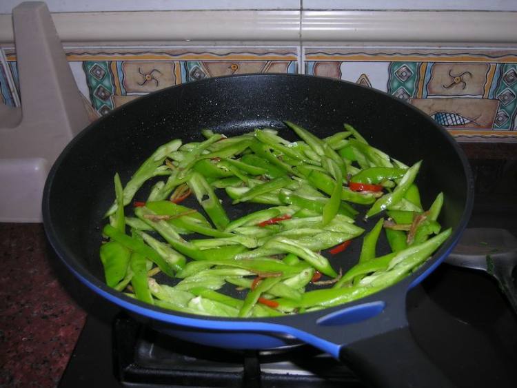 杭椒炒牛肉步骤2