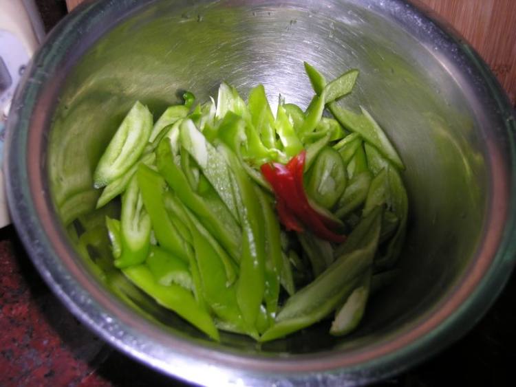 杭椒炒牛肉步骤1