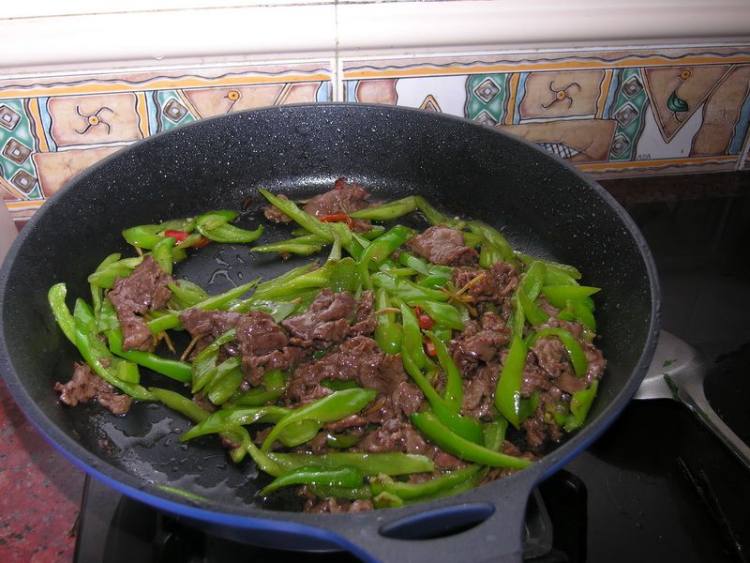 杭椒炒牛肉步骤6
