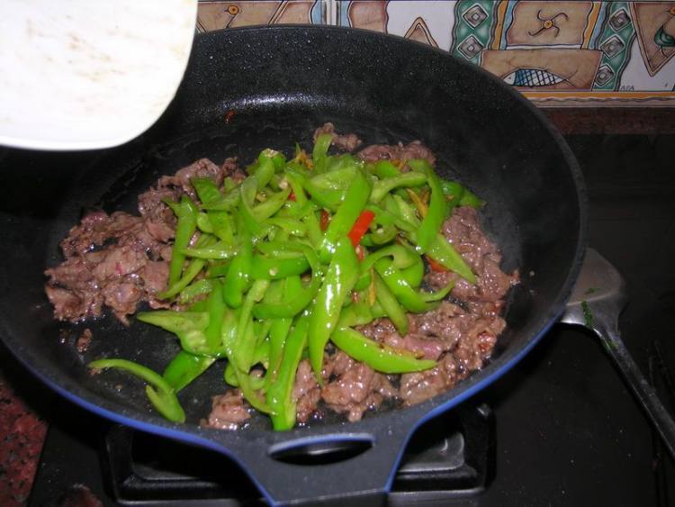 杭椒炒牛肉步骤5