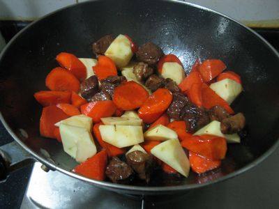 胡萝卜土豆炖牛腩步骤8