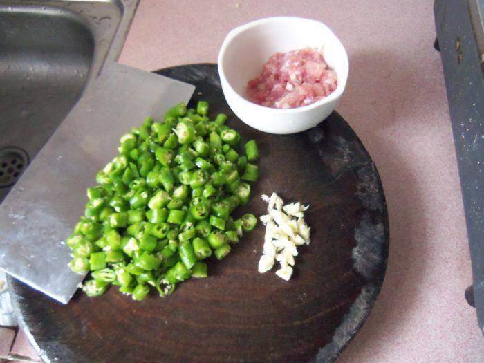 辣椒肉末步骤2