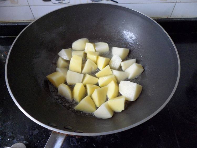 土豆排骨炖粉条儿步骤6