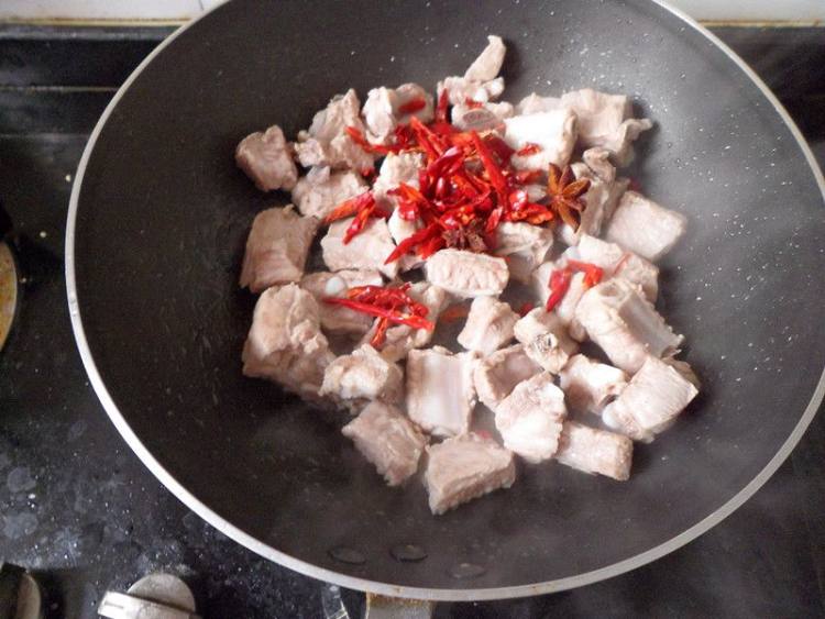 土豆排骨炖粉条儿步骤9