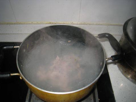 土豆紫菜肉片汤步骤1