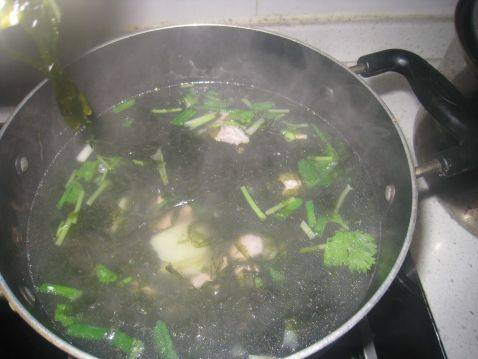 土豆紫菜肉片汤步骤4