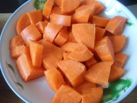 胡萝卜豆腐干炒辣椒步骤1