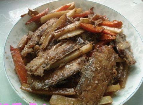 带鱼炖土豆胡萝卜步骤7