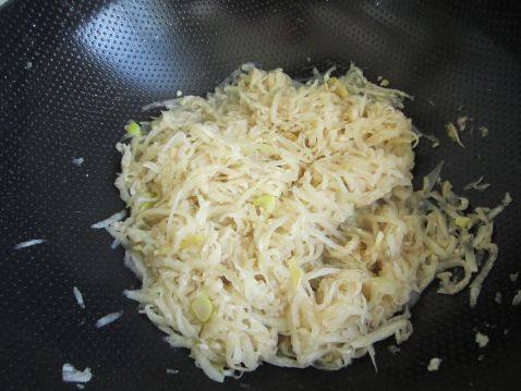 清炒白萝卜步骤6