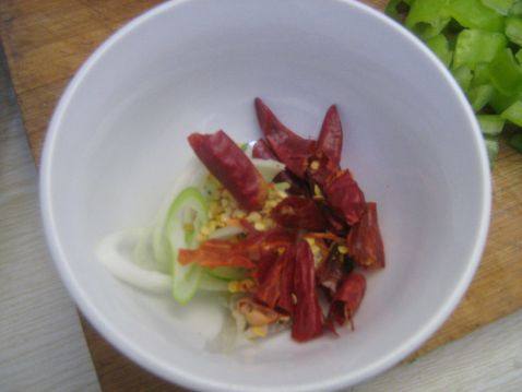 辣椒炒豆腐步骤2