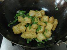 油豆腐炒辣椒步骤6