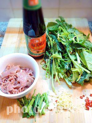 菠菜蚝油牛肉步骤1