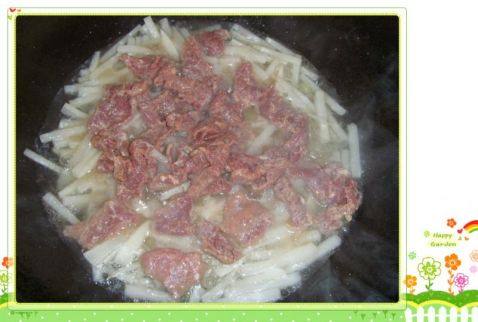 白萝卜炒牛肉步骤7