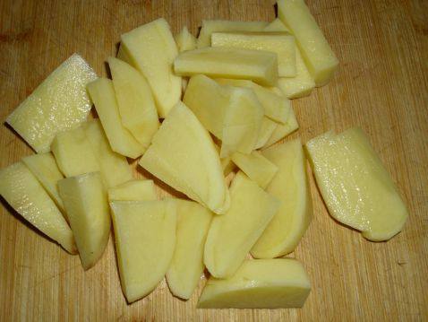土豆烧鸡腿步骤1