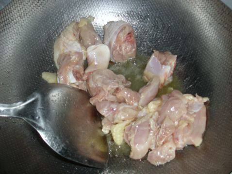土豆烧鸡腿步骤3