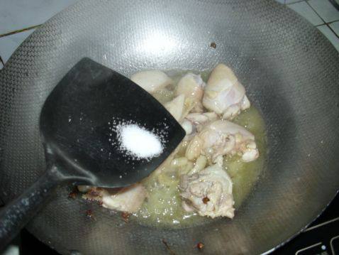 土豆烧鸡腿步骤4