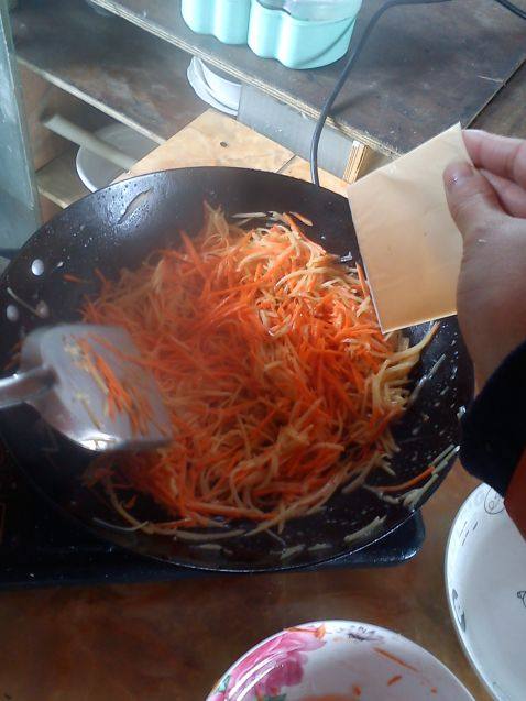 芝士胡萝卜土豆丝步骤6